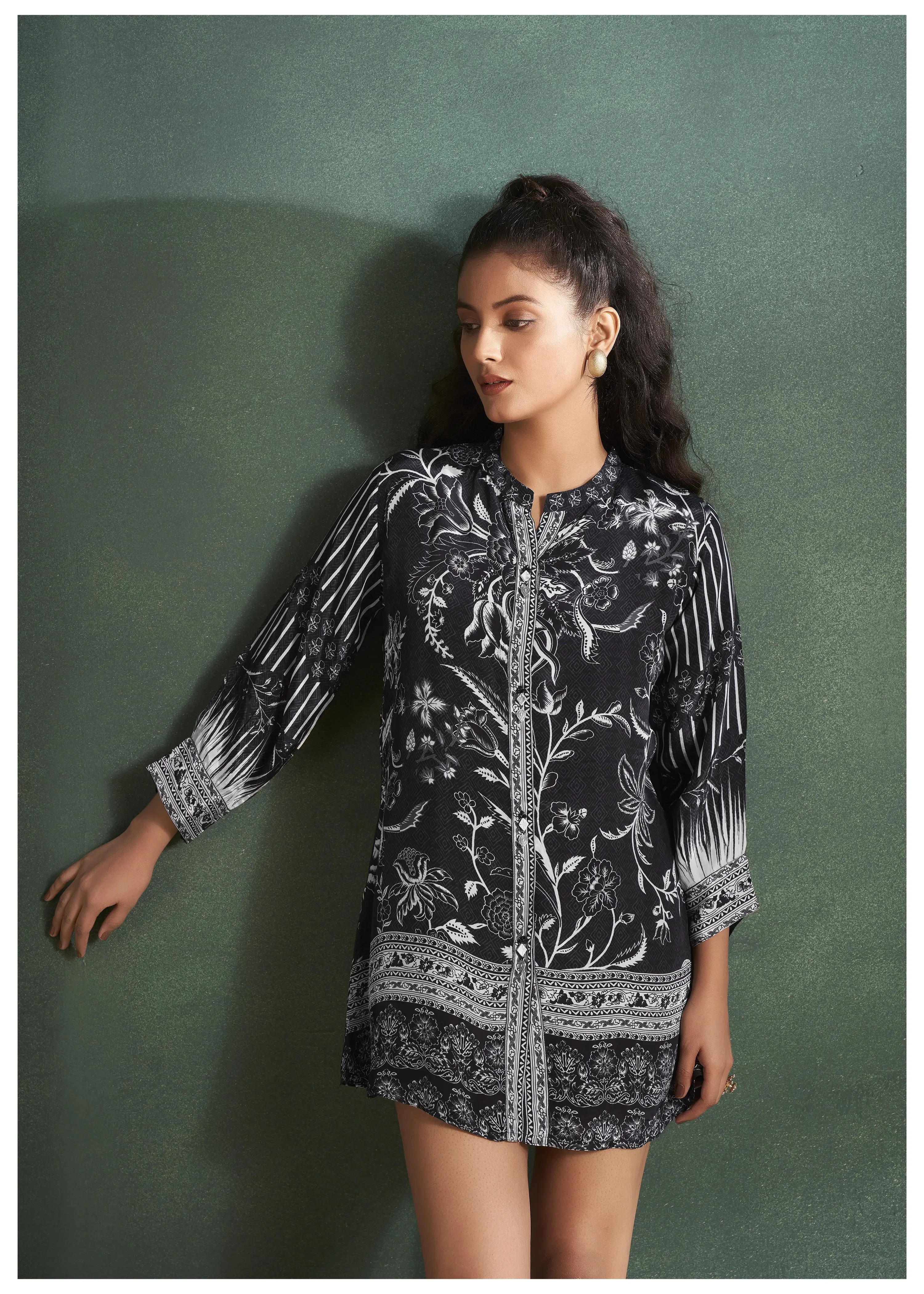 Black Crepe Floral Printed 3/4 Sleeve Tunic