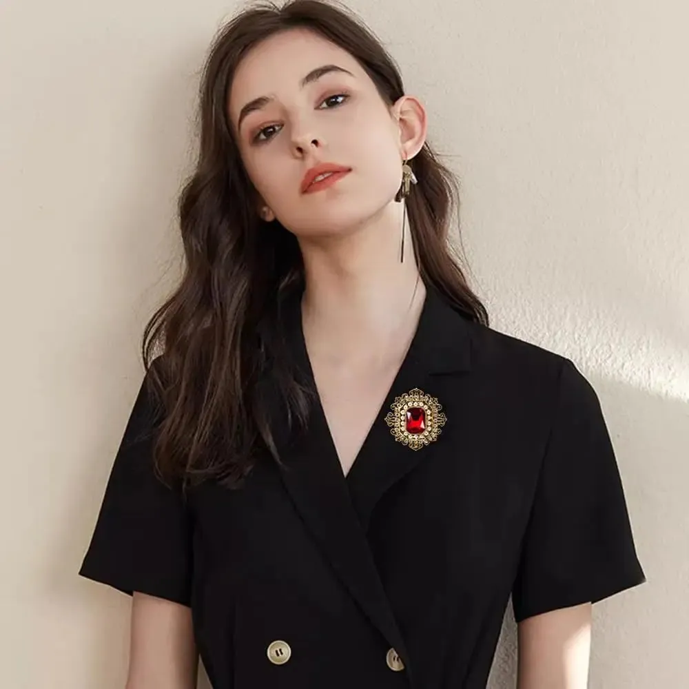 Elvan Sequin Brooch Pin