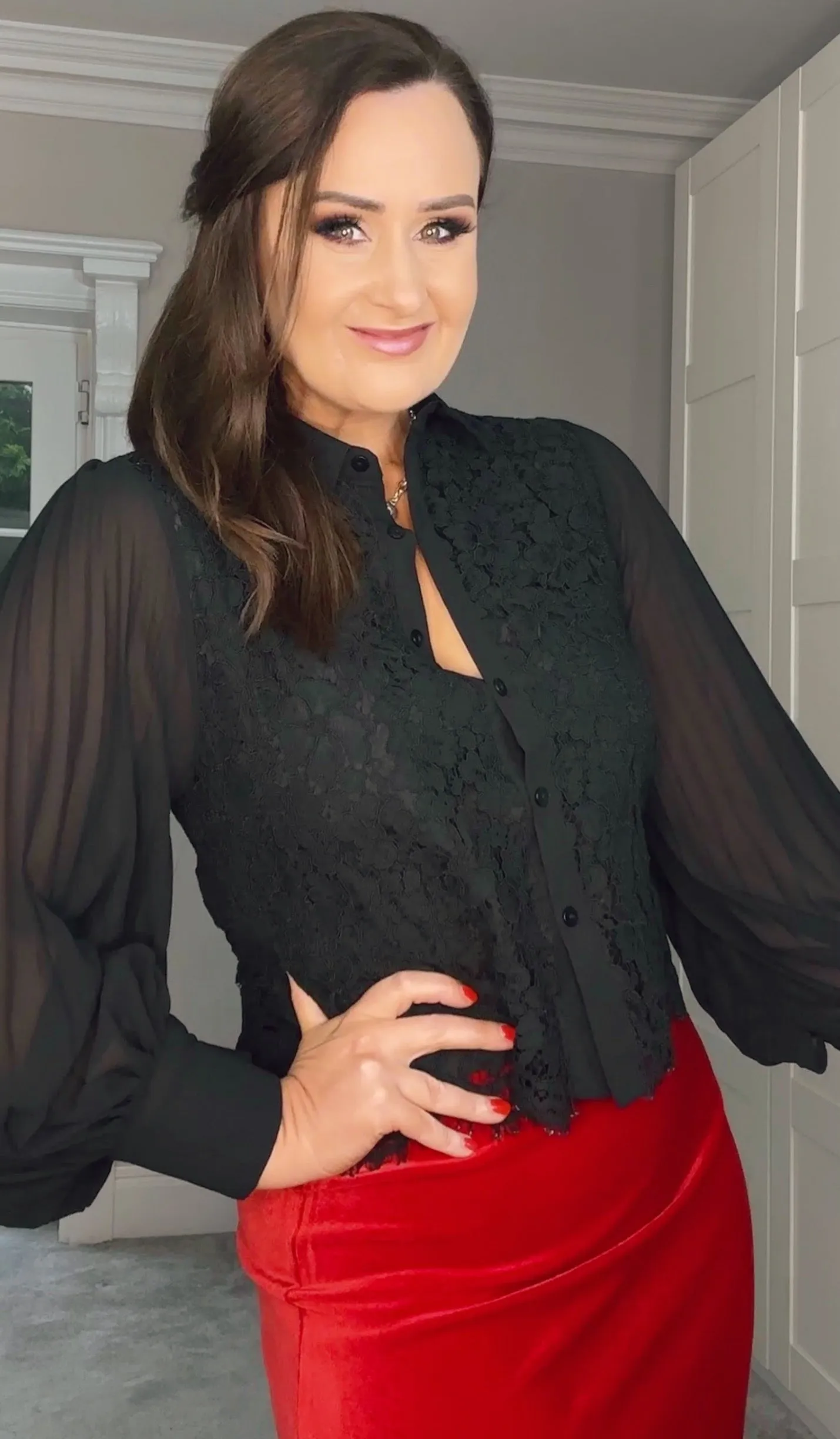 PREMIUM BLACK LACE BLOUSE WITH PLEATED SLEEVE