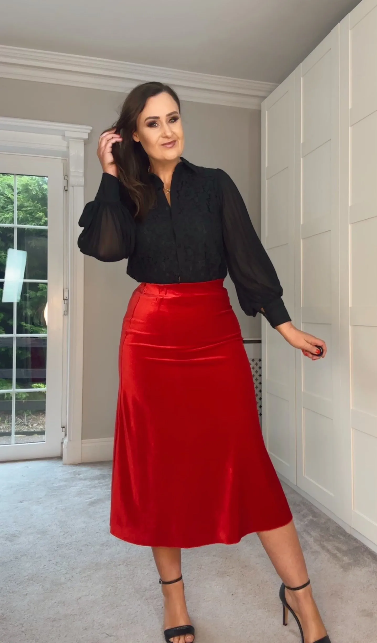 PREMIUM BLACK LACE BLOUSE WITH PLEATED SLEEVE